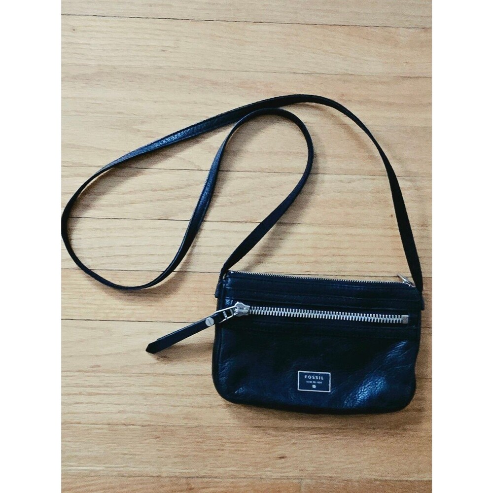 Fossil black crossbody leather bag purse Front zip pocket